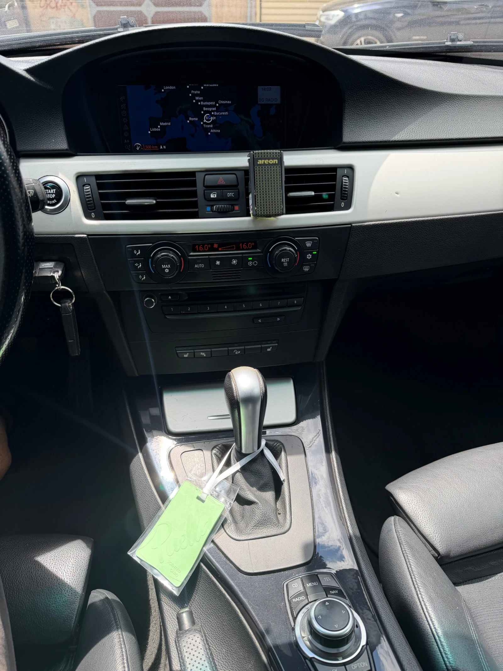 BMW 330 330xd - Xenon - NAVI CIC - SWISS, снимка 10 - Автомобили и джипове - 55033751