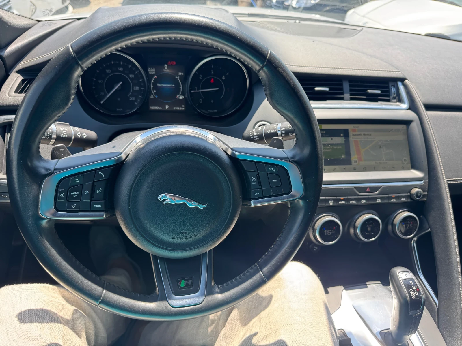 Jaguar E-pace R dynamic * NAVI* КАМЕРА* КОЖА* 2020г* 2.0d 4WD, снимка 5 - Автомобили и джипове - 55219388