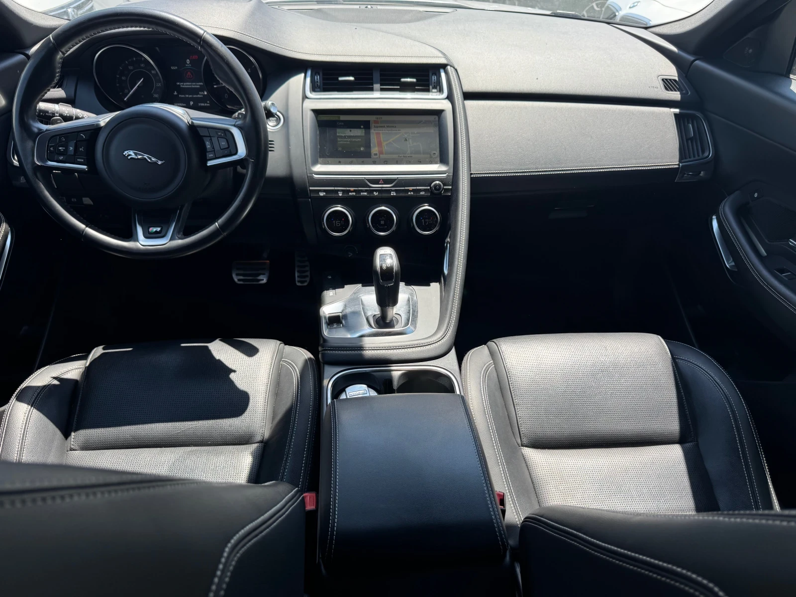 Jaguar E-pace R dynamic * NAVI* КАМЕРА* КОЖА* 2020г* 2.0d 4WD, снимка 8 - Автомобили и джипове - 55219388
