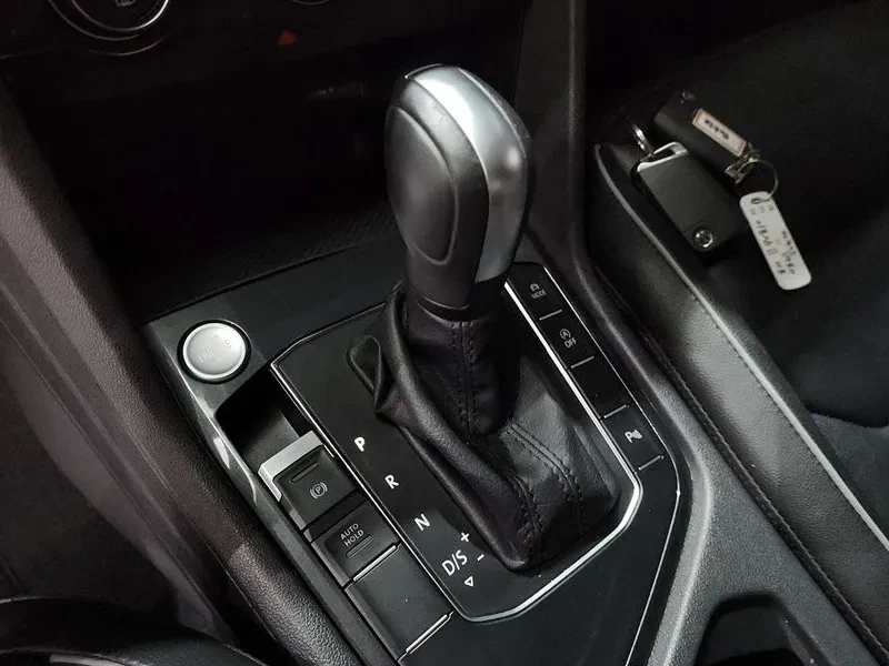 VW Tiguan 20 TDI PREMIUM, снимка 9 - Автомобили и джипове - 55561477