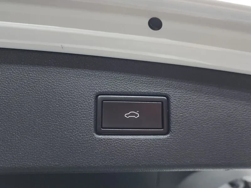 VW Tiguan 20 TDI PREMIUM, снимка 17 - Автомобили и джипове - 55561477