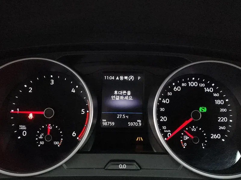 VW Tiguan 20 TDI PREMIUM, снимка 8 - Автомобили и джипове - 55561477