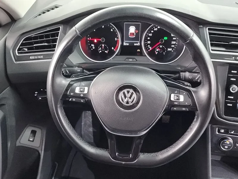 VW Tiguan 20 TDI PREMIUM, снимка 13 - Автомобили и джипове - 55561477