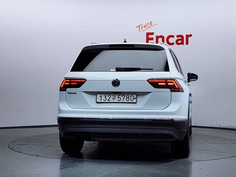 VW Tiguan 20 TDI PREMIUM, снимка 4 - Автомобили и джипове - 55561477