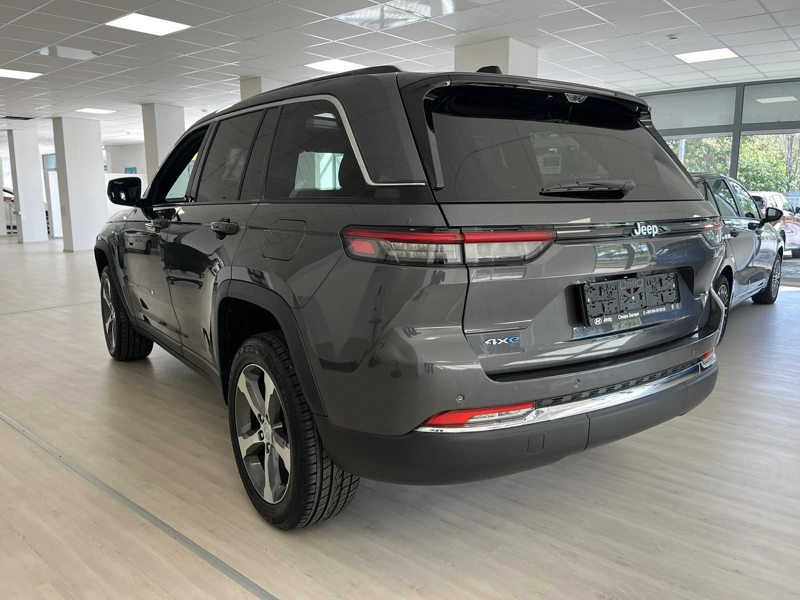 Jeep Grand cherokee LIMITED  2.0 PHEV Petrol 380 hp AT8 4xe - изображение 5