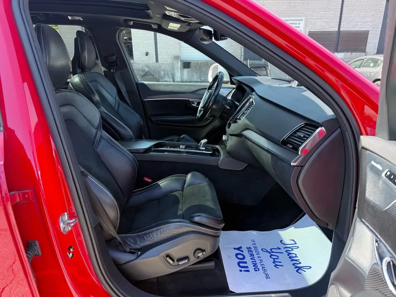 Volvo Xc90 T8* R_DESIGN* HYBRID* DISTRONIK* B&W* PANO* ОБДУХ* - изображение 10