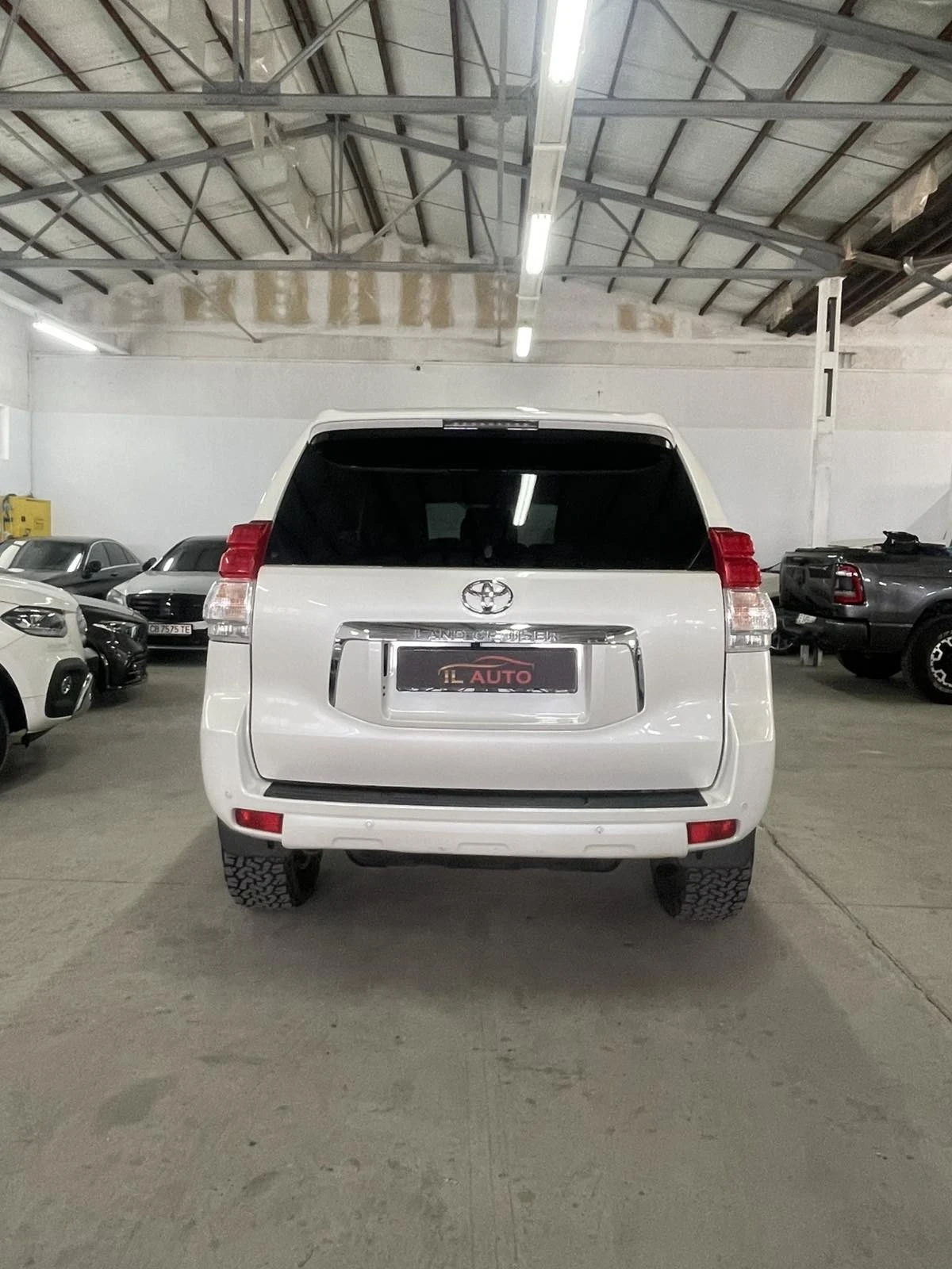 Toyota Land cruiser 3.0D/Автоматик/камера/Обслужен/ТОП!!!, снимка 4 - Автомобили и джипове - 53714043