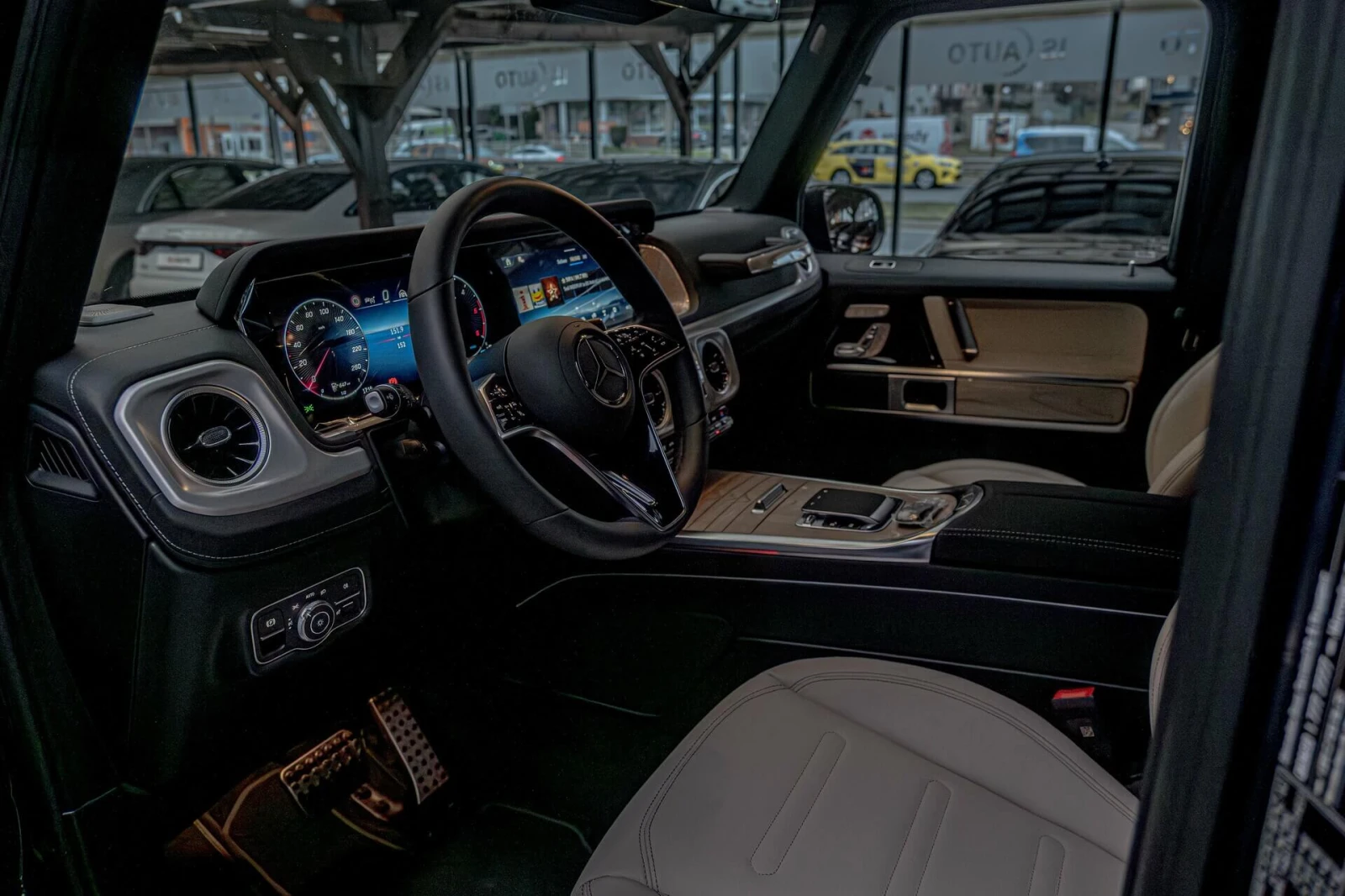 Mercedes-Benz G 450 Exclusive Line/MBUX/Ambient/Камера 360/Memory, снимка 7 - Автомобили и джипове - 53953324