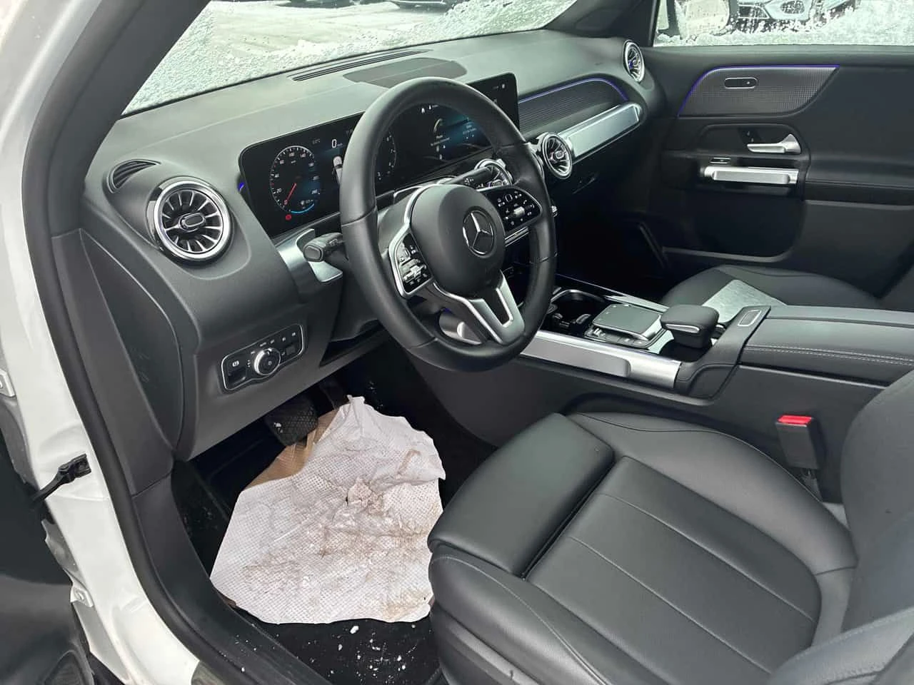 Mercedes-Benz GLB * 250 * DISTRONIC* AMBIENT* ПОДГРЕВИ* , снимка 5 - Автомобили и джипове - 53977510