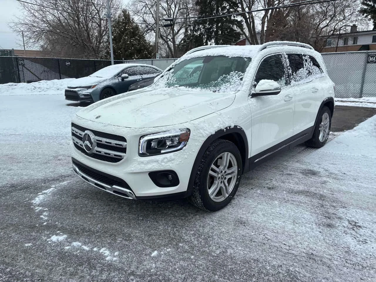 Mercedes-Benz GLB * 250 * DISTRONIC* AMBIENT* ПОДГРЕВИ*  | Auto.bg — изображение 1