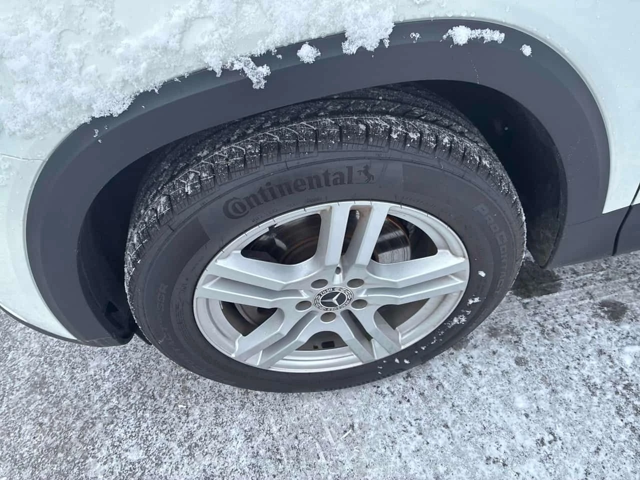 Mercedes-Benz GLB * 250 * DISTRONIC* AMBIENT* ПОДГРЕВИ* , снимка 7 - Автомобили и джипове - 53977510