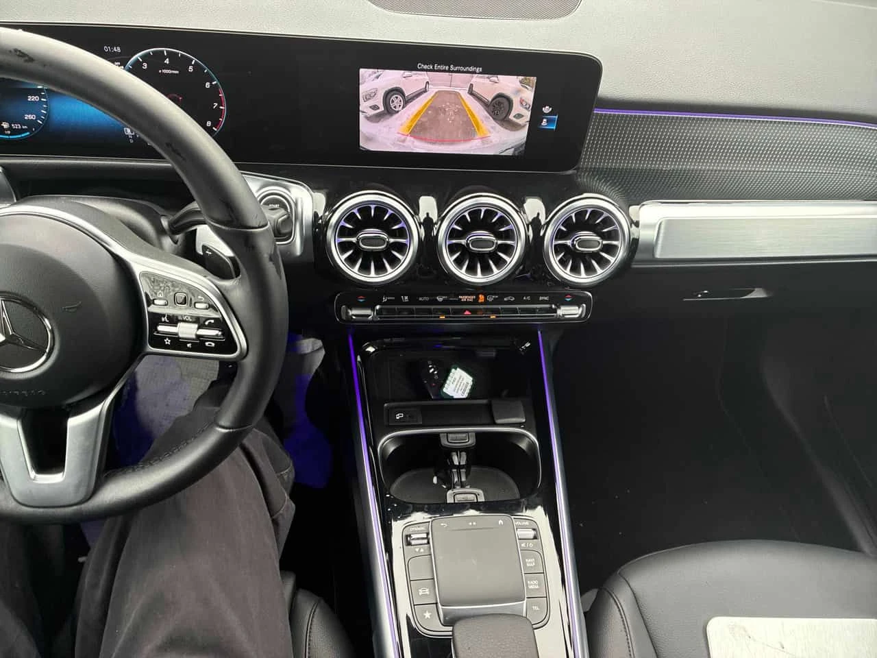 Mercedes-Benz GLB * 250 * DISTRONIC* AMBIENT* ПОДГРЕВИ* , снимка 9 - Автомобили и джипове - 53977510