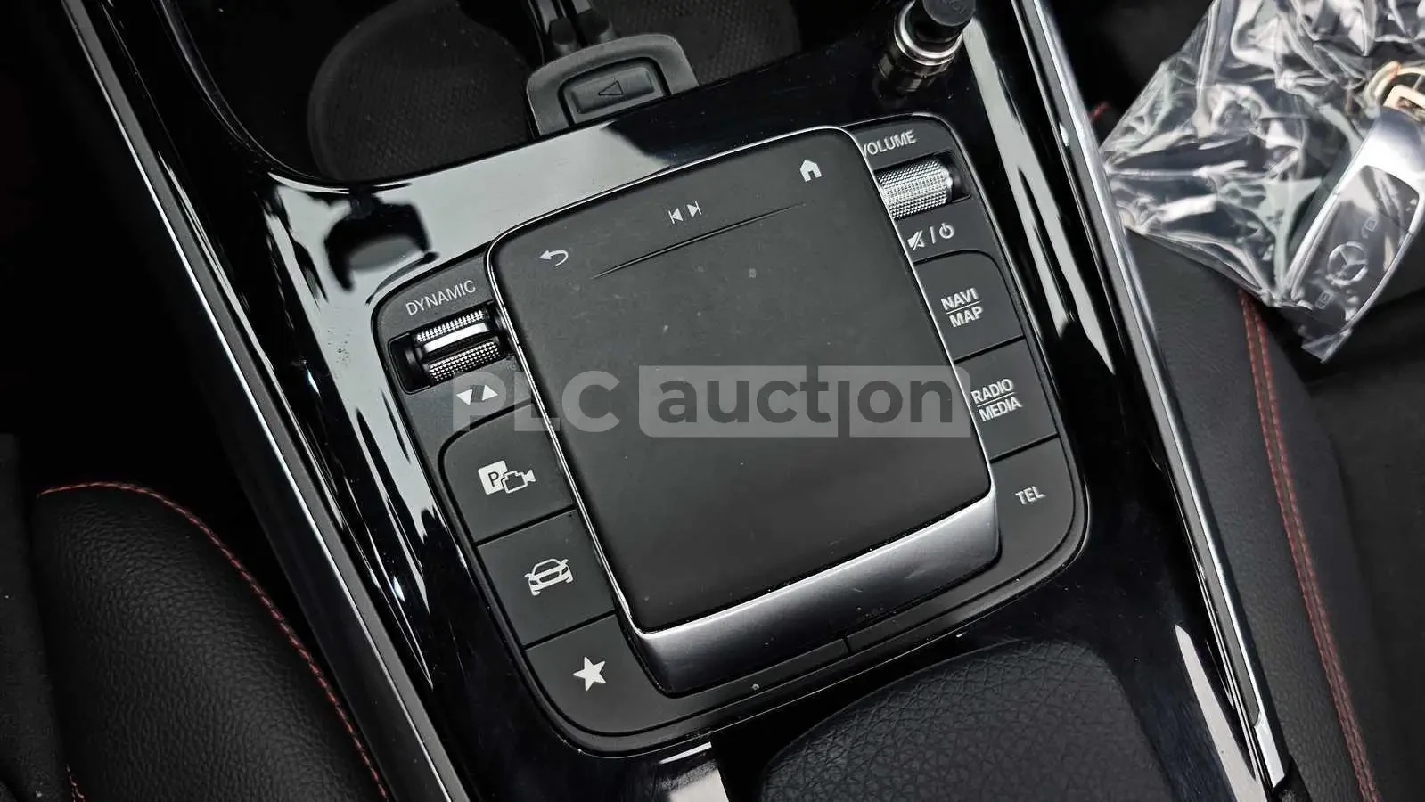 Mercedes-Benz GLA 250 4MATIC AMG| DISTRONIC| КАМЕРА| ПОДГРЕВ| ПАНОРАМА, снимка 12 - Автомобили и джипове - 54681532