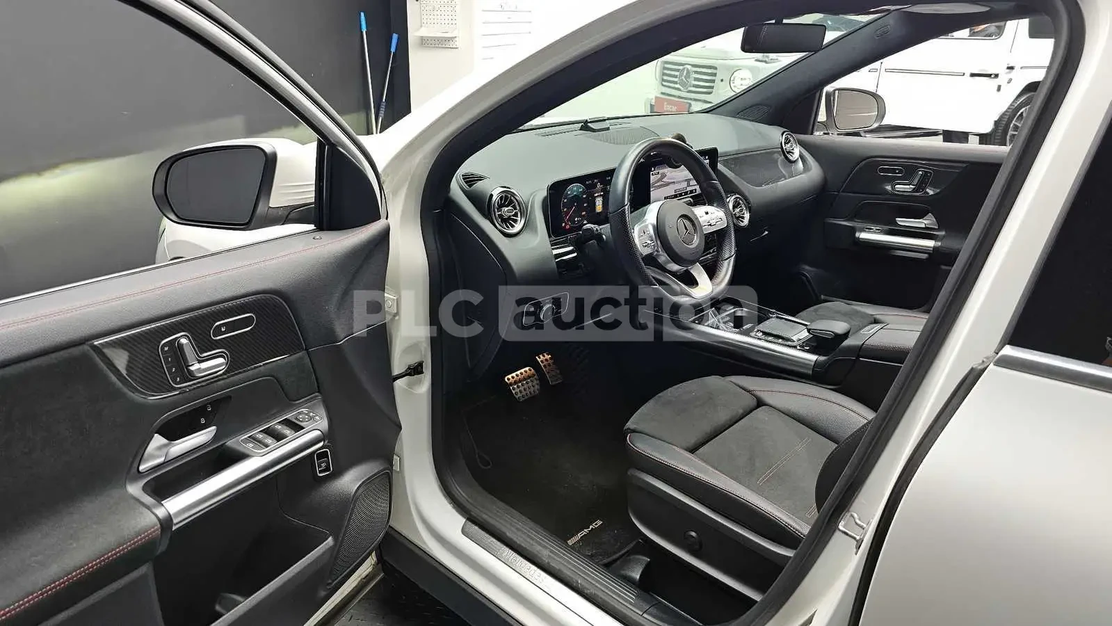 Mercedes-Benz GLA 250 4MATIC AMG| DISTRONIC| КАМЕРА| ПОДГРЕВ| ПАНОРАМА, снимка 5 - Автомобили и джипове - 54681532