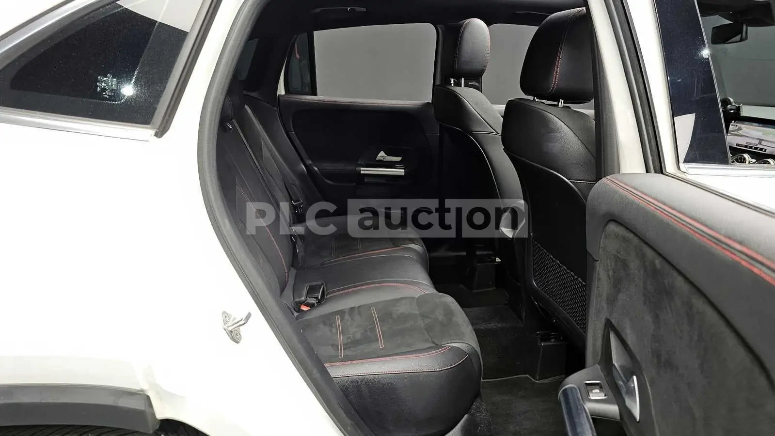 Mercedes-Benz GLA 250 4MATIC AMG| DISTRONIC| КАМЕРА| ПОДГРЕВ| ПАНОРАМА, снимка 13 - Автомобили и джипове - 54681532