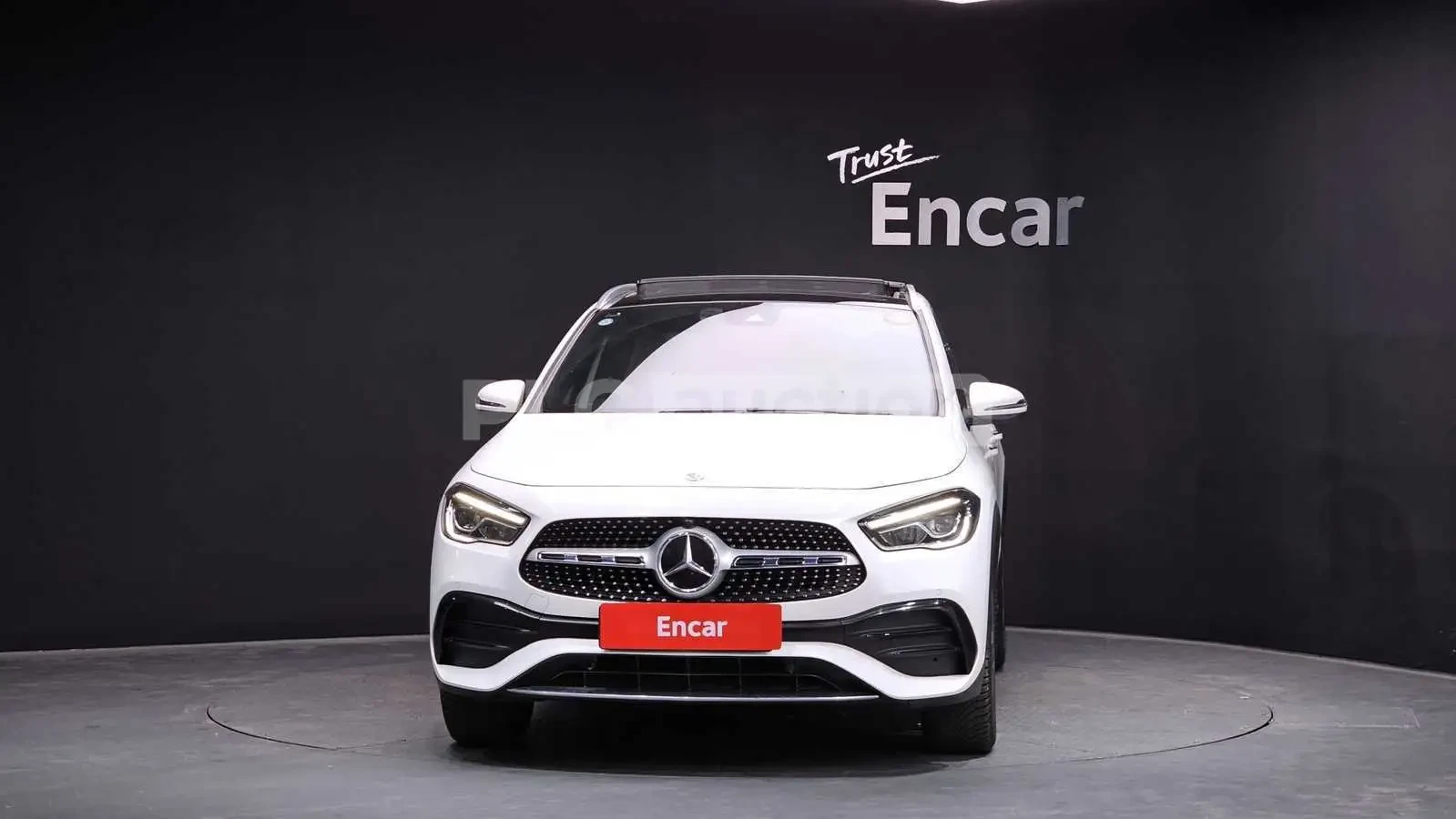 Mercedes-Benz GLA 250 4MATIC AMG| DISTRONIC| КАМЕРА| ПОДГРЕВ| ПАНОРАМА, снимка 4 - Автомобили и джипове - 54681532