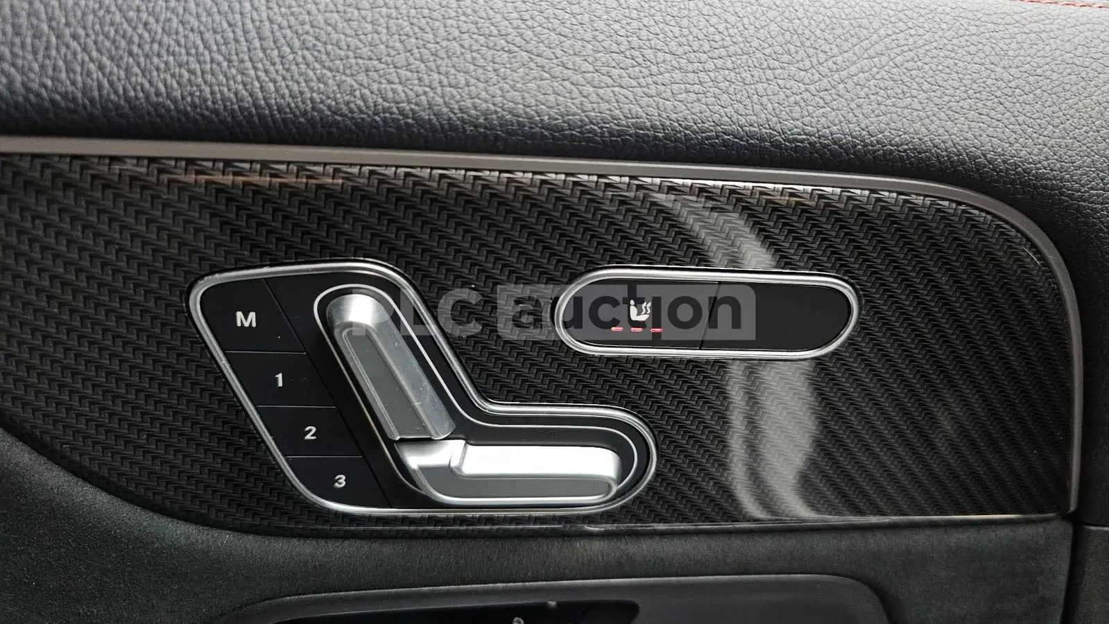 Mercedes-Benz GLA 250 4MATIC AMG| DISTRONIC| КАМЕРА| ПОДГРЕВ| ПАНОРАМА, снимка 11 - Автомобили и джипове - 54681532