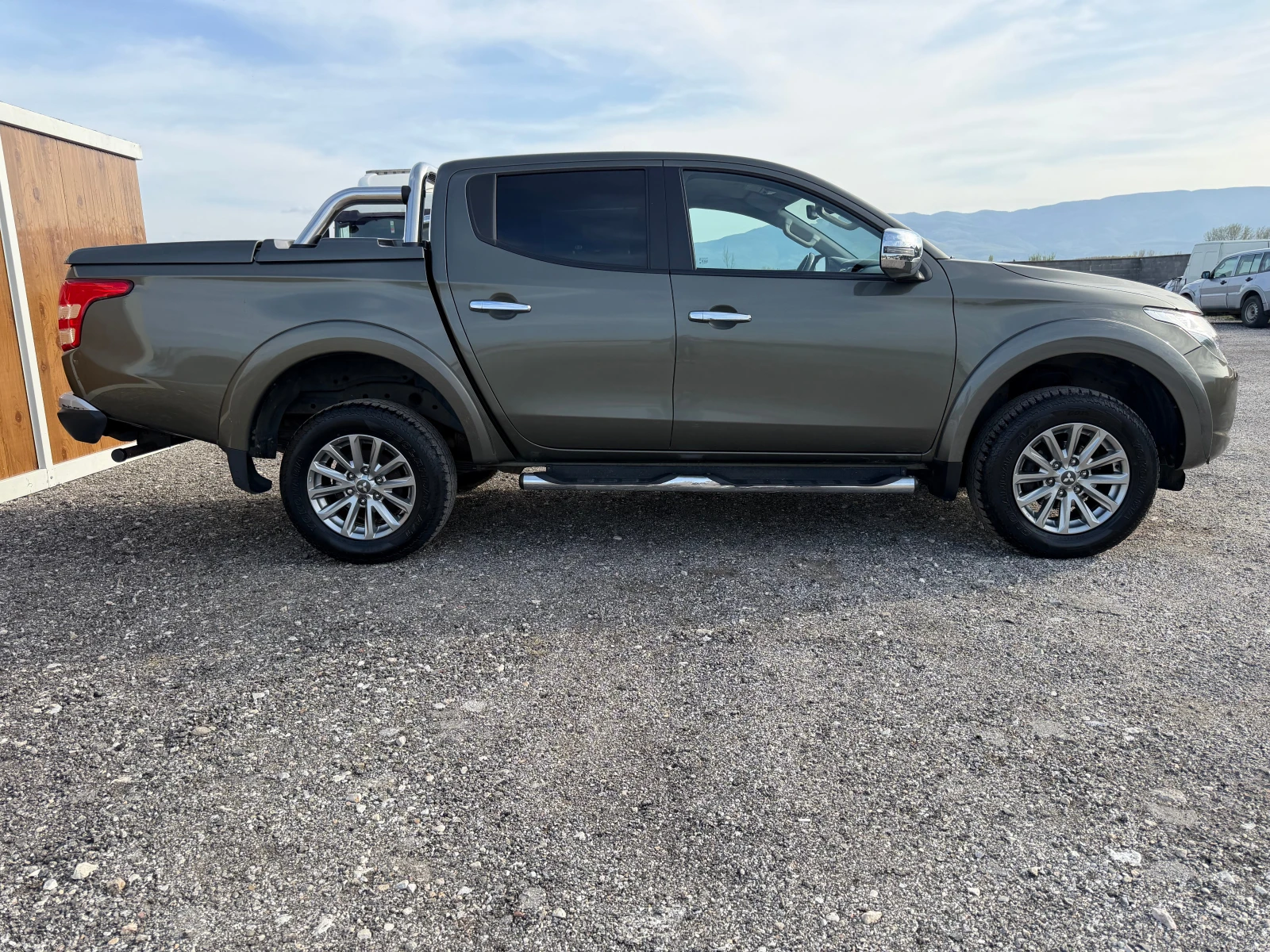 Mitsubishi L200 2.4 DI-D, снимка 7 - Автомобили и джипове - 55526019