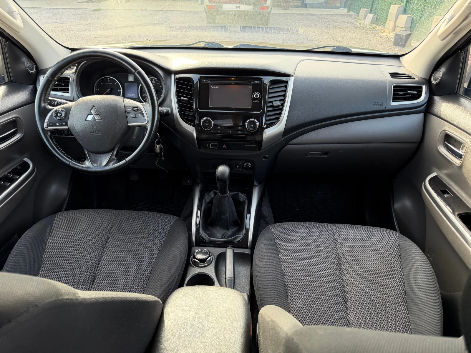 Mitsubishi L200 2.4 DI-D, снимка 9 - Автомобили и джипове - 55526019