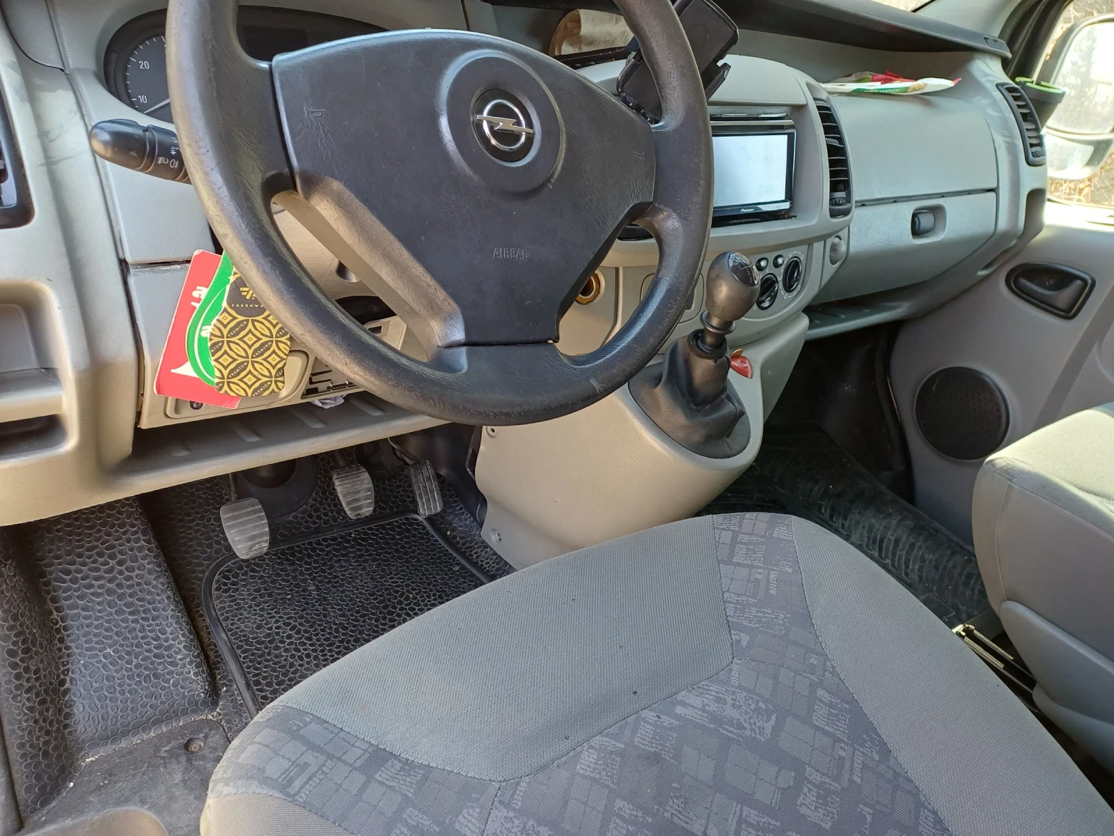 Opel Vivaro 1.9D, снимка 2 - Бусове и автобуси - 53837721