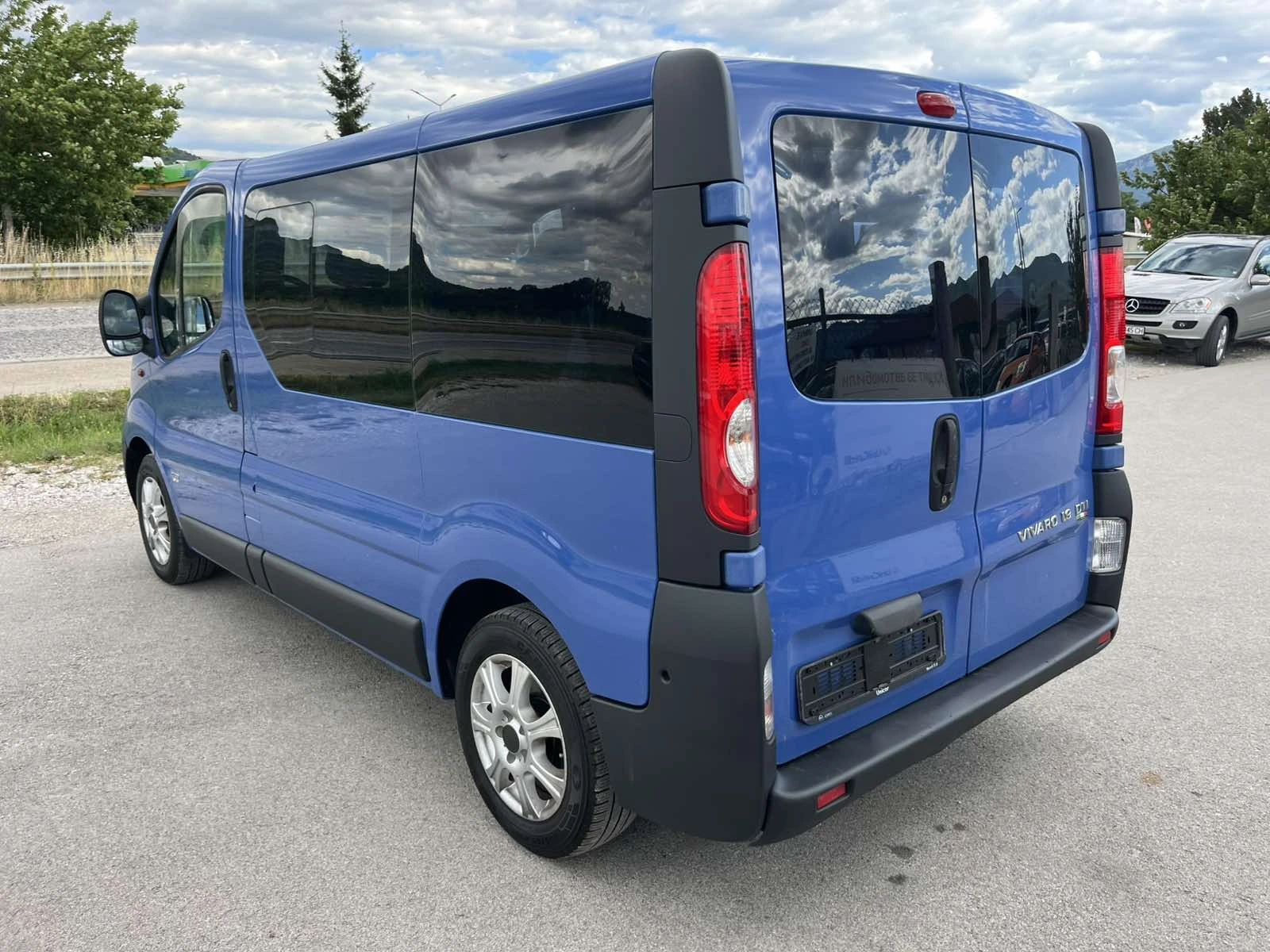 Opel Vivaro 1.9DТI 101кс 6 СКОРОСТИ 9 МЕСТА КЛИМАТИК ПЕРФЕКТЕН, снимка 5 - Бусове и автобуси - 55165974