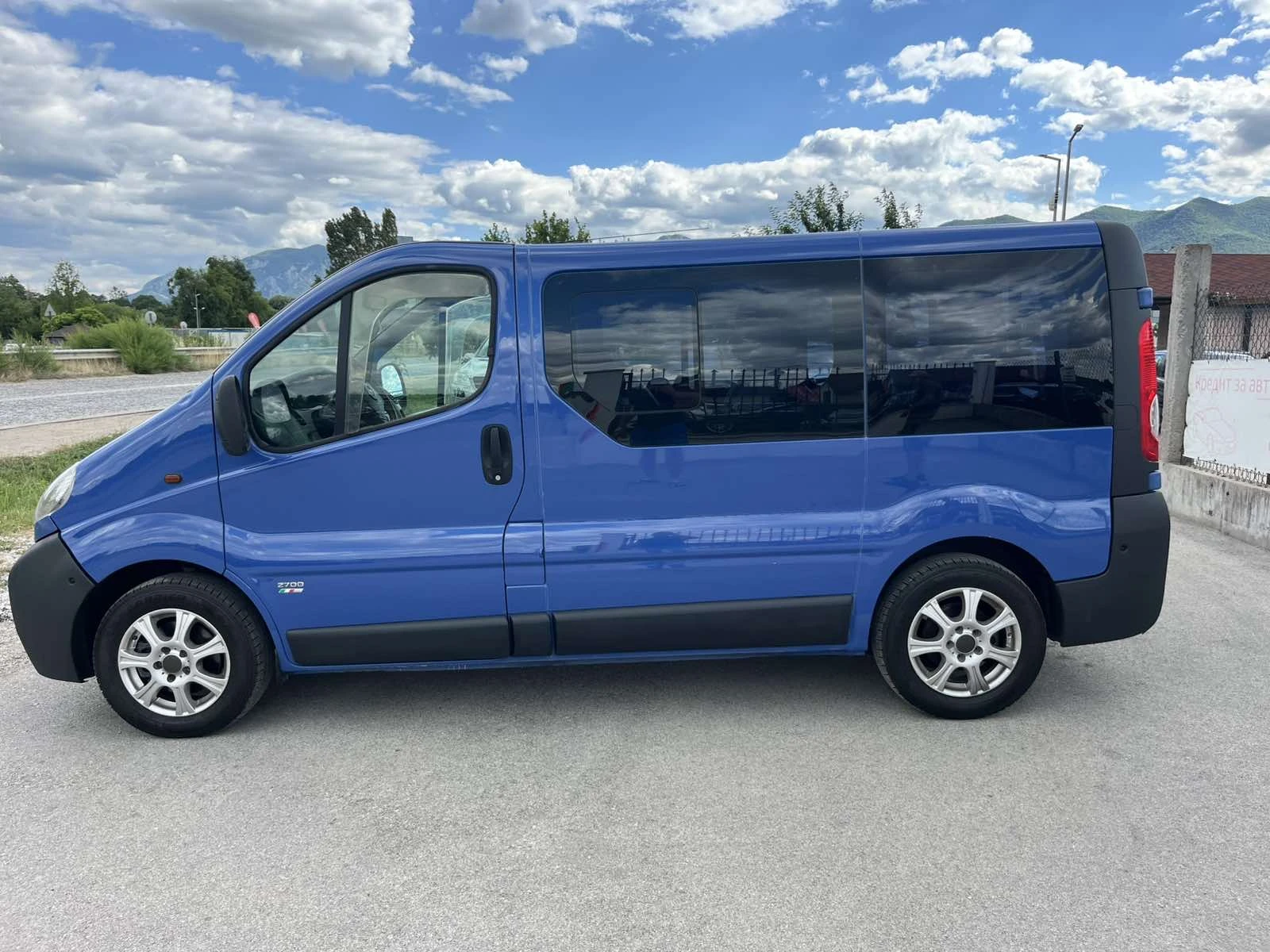 Opel Vivaro 1.9DТI 101кс 6 СКОРОСТИ 9 МЕСТА КЛИМАТИК ПЕРФЕКТЕН, снимка 6 - Бусове и автобуси - 55165974