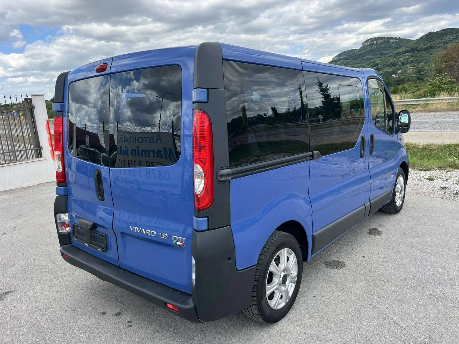 Opel Vivaro 1.9DТI 101кс 6 СКОРОСТИ 9 МЕСТА КЛИМАТИК ПЕРФЕКТЕН, снимка 4 - Бусове и автобуси - 55165974