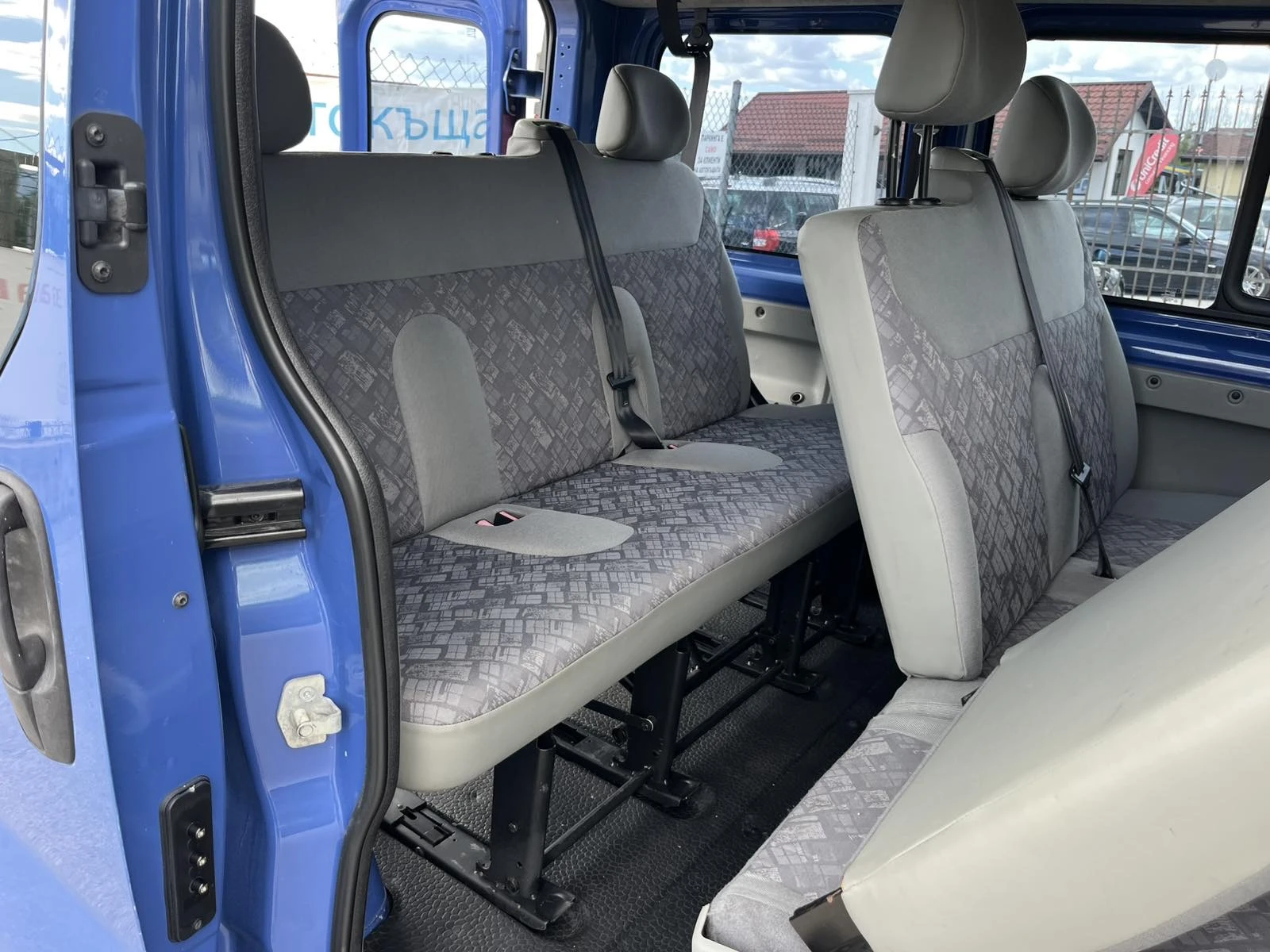 Opel Vivaro 1.9DТI 101кс 6 СКОРОСТИ 9 МЕСТА КЛИМАТИК ПЕРФЕКТЕН, снимка 9 - Бусове и автобуси - 55165974