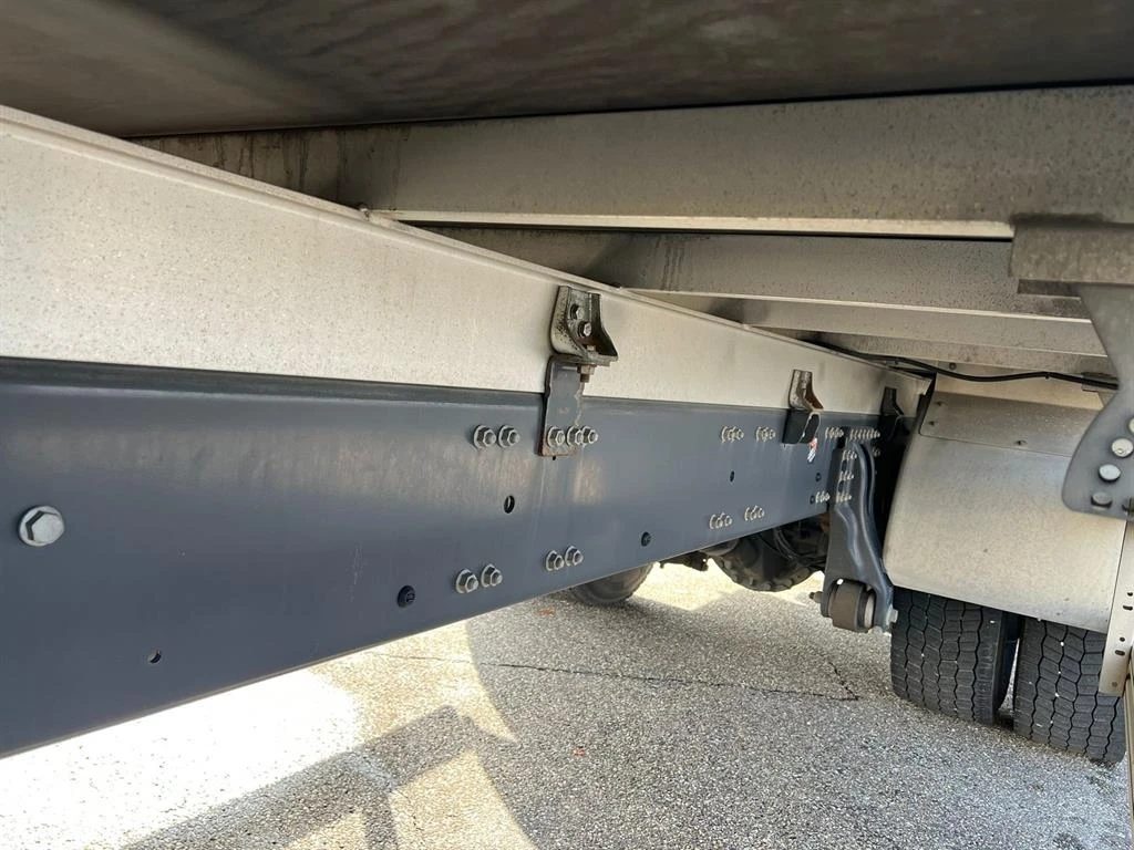 Volvo FE 320 125х, падащ борд теглич - изображение 8