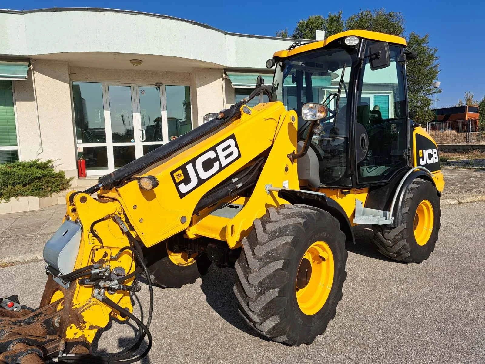 Телескопичен товарач JCB TM 180 - изображение 6