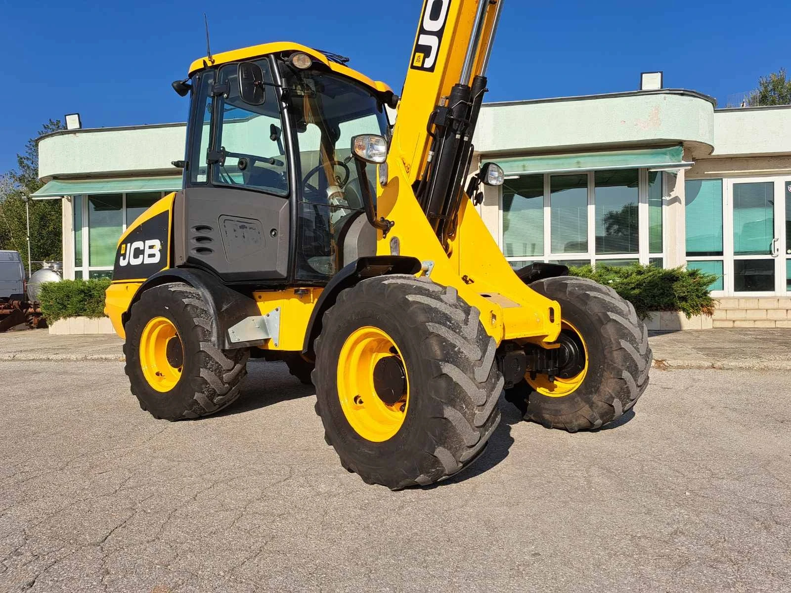 Телескопичен товарач JCB TM 180 - изображение 8