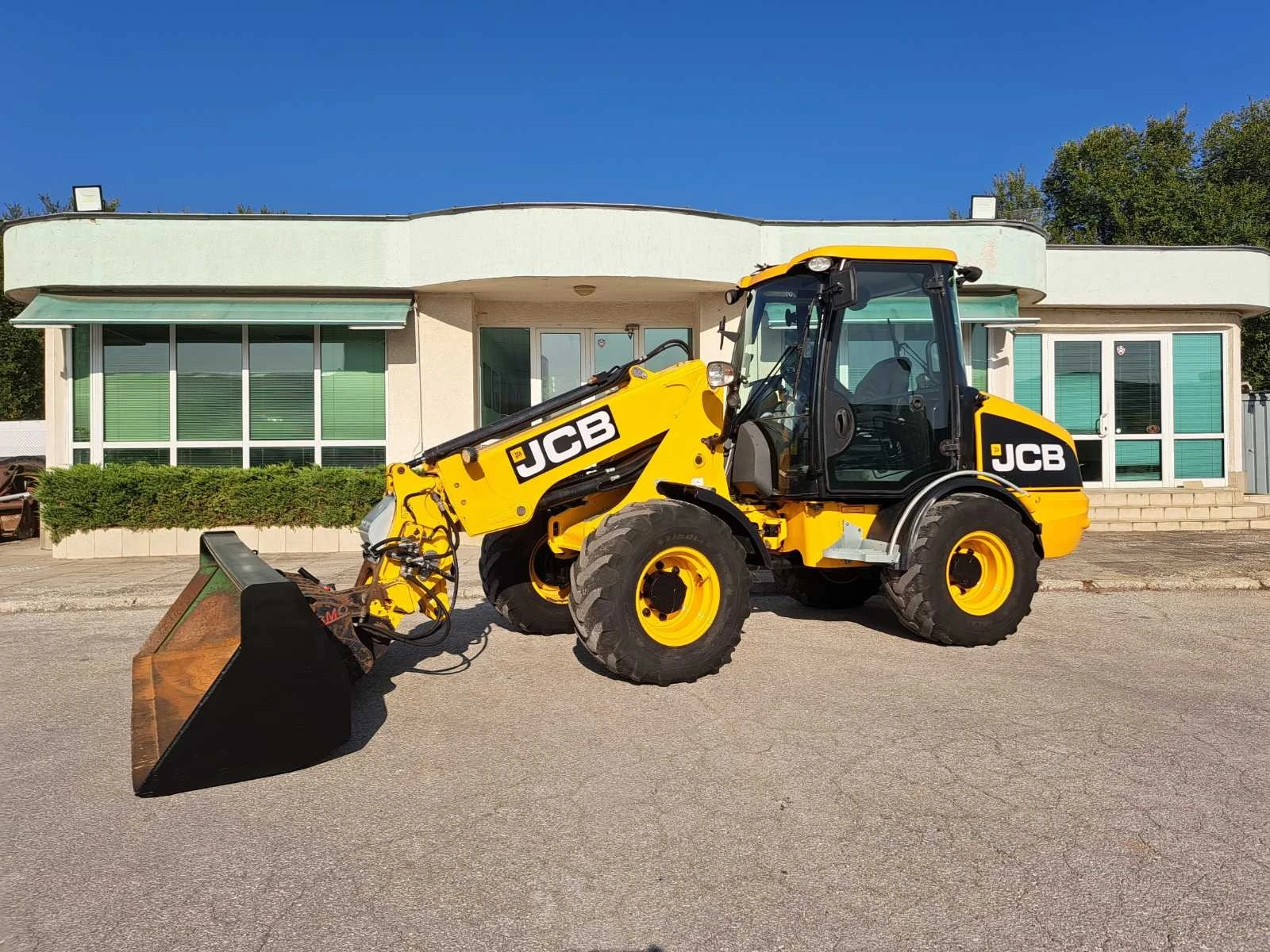 Телескопичен товарач JCB TM 180 - изображение 4