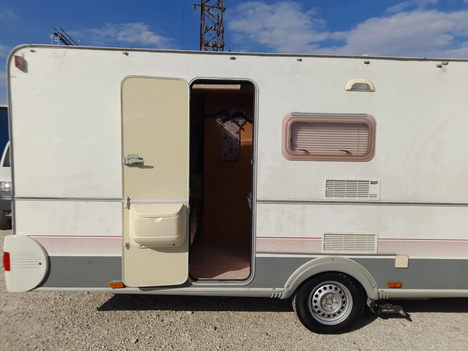 Каравана SUNLIGHT SUN ROLLER 480СР, снимка 7 - Каравани и кемпери - 56448439