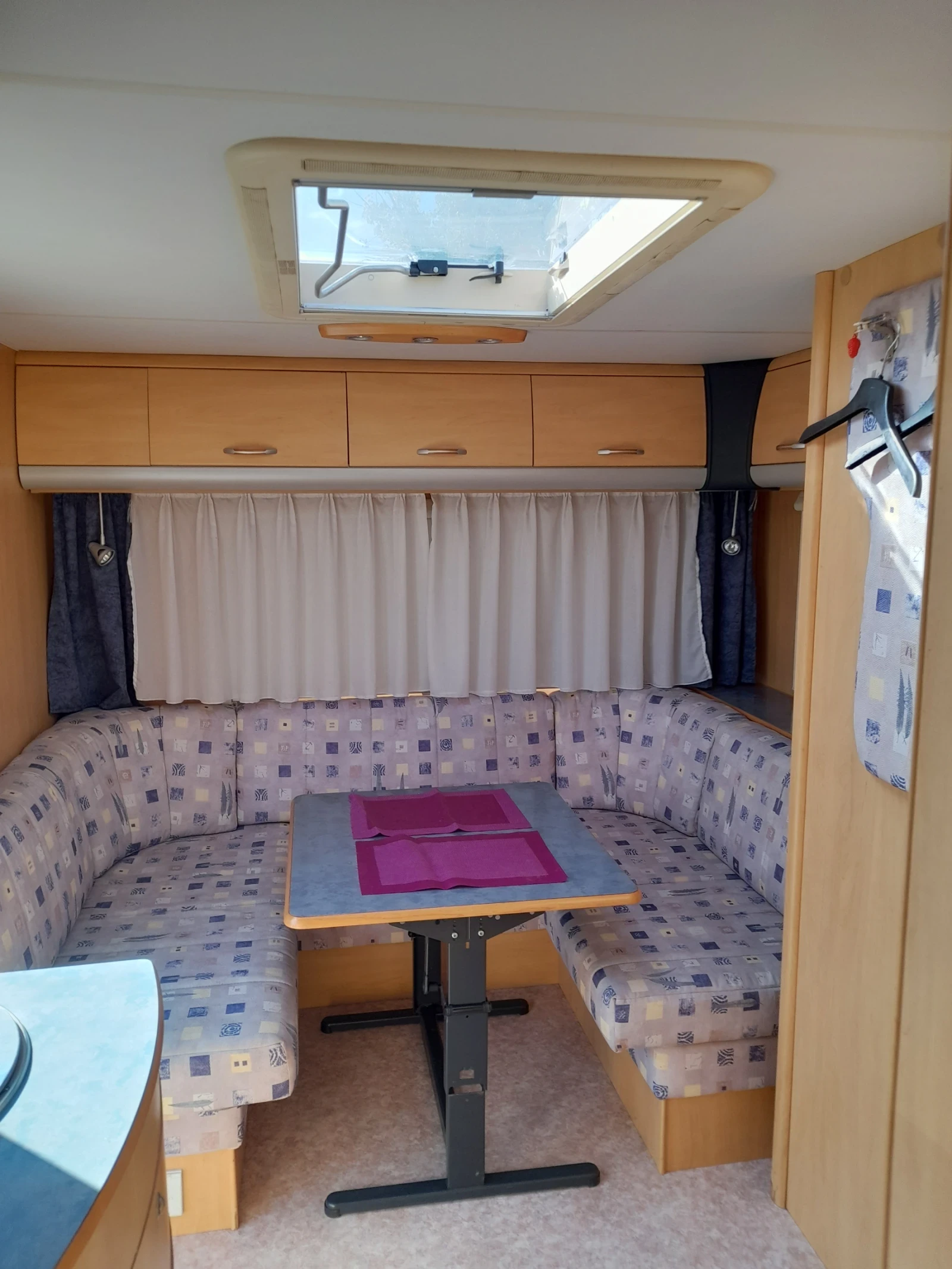 Каравана SUNLIGHT SUN ROLLER 480СР, снимка 8 - Каравани и кемпери - 56448439