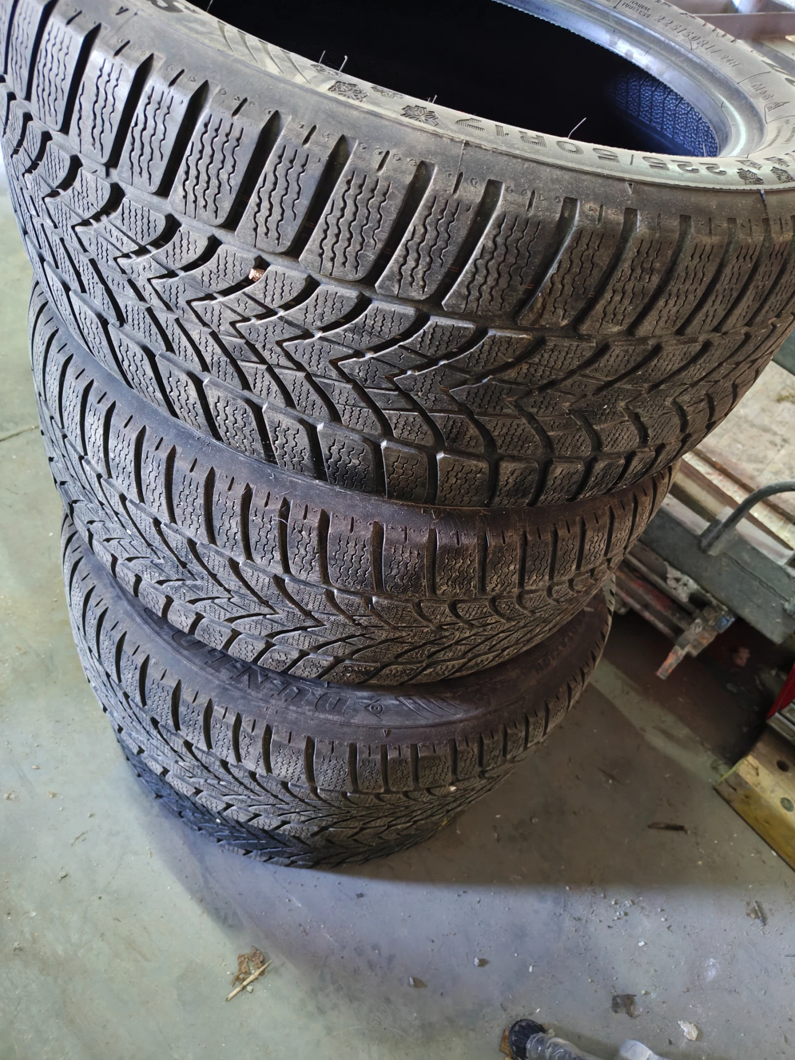 Гуми Зимни 225/50R17