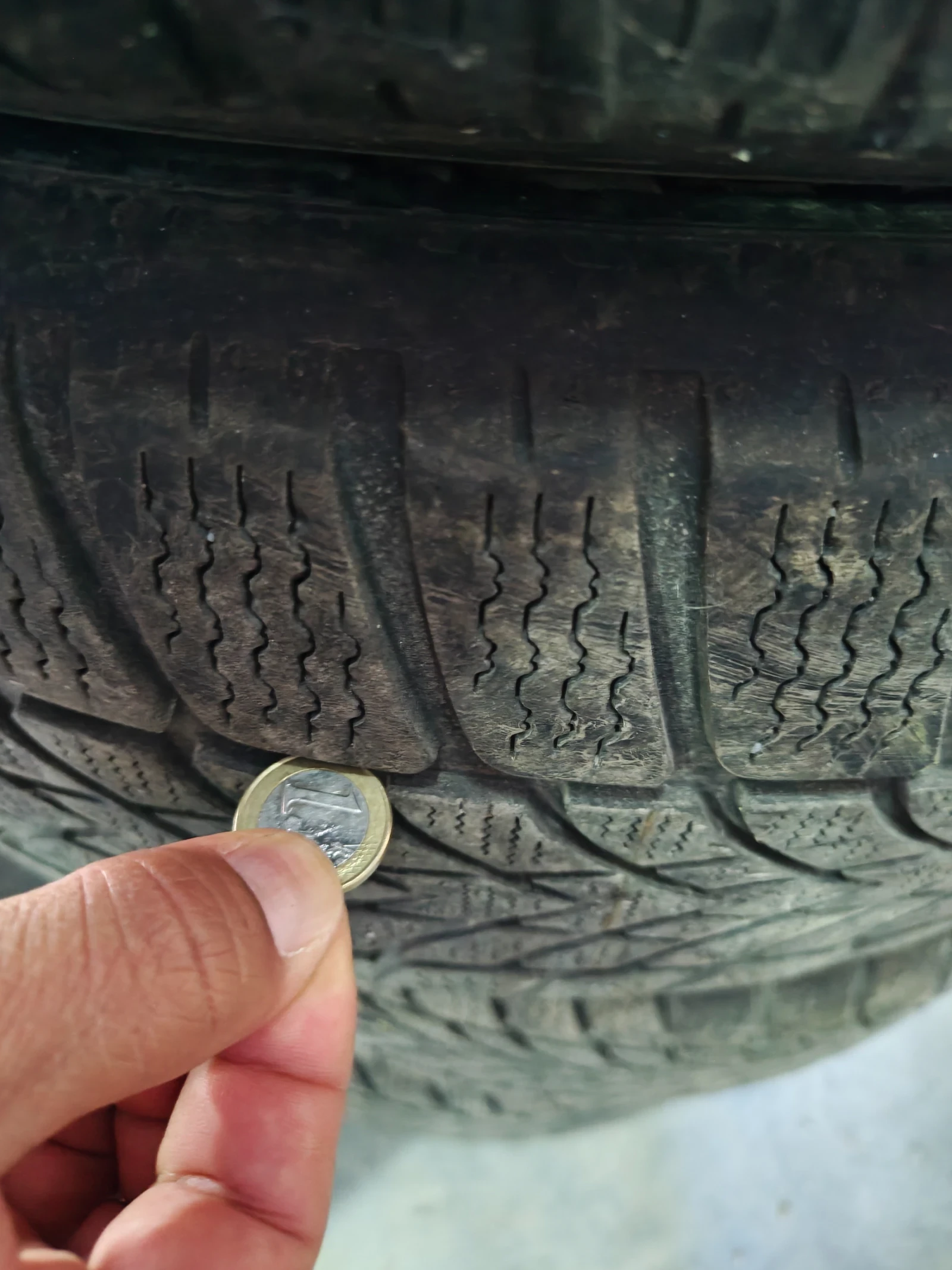 Гуми Зимни 225/50R17, снимка 5 - Гуми и джанти - 56313518