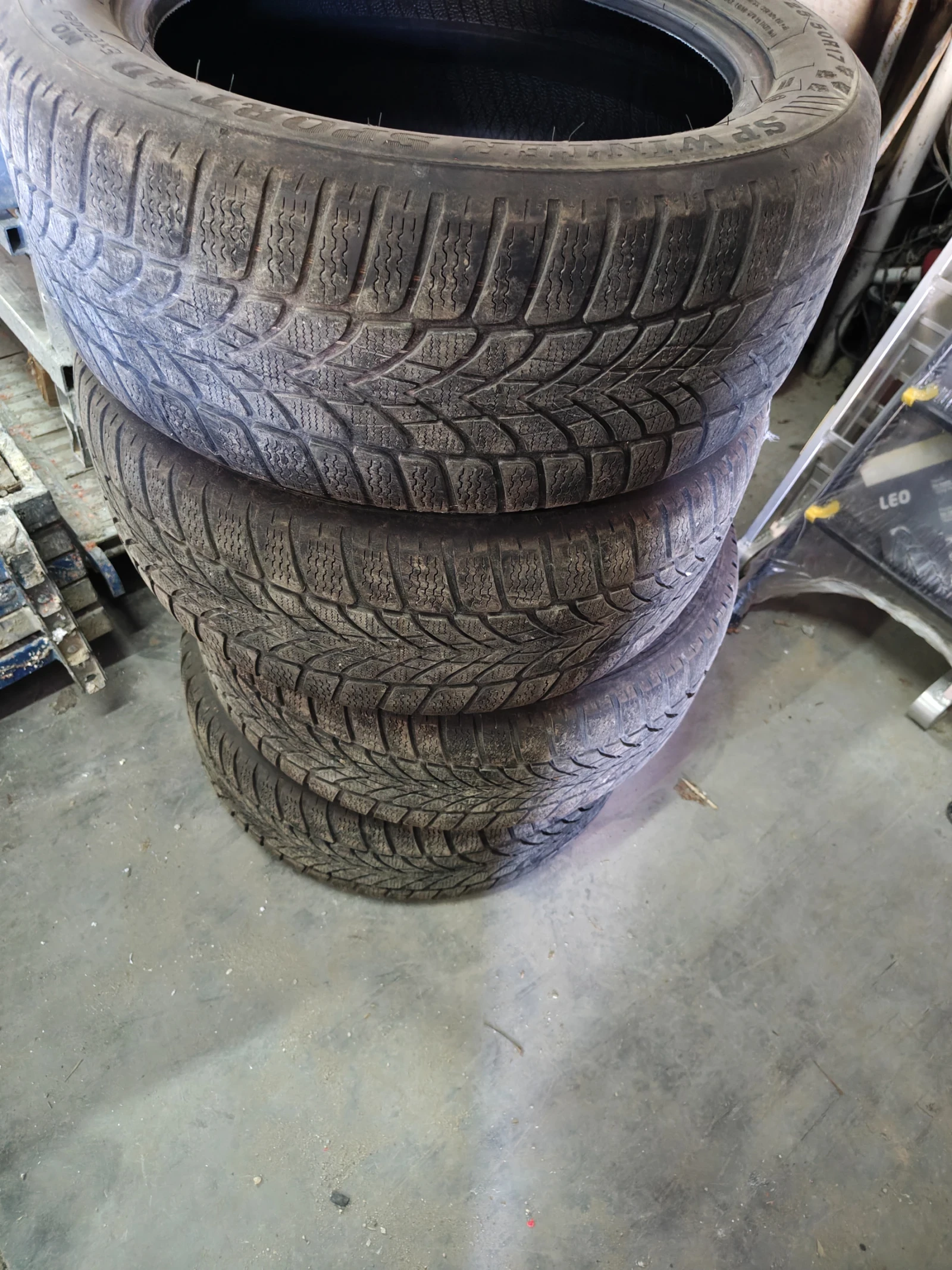 Гуми Зимни 225/50R17, снимка 2 - Гуми и джанти - 56313518