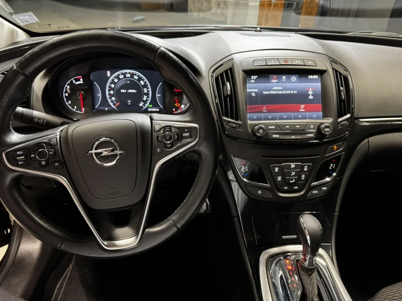 Opel Insignia, снимка 14 - Автомобили и джипове - 52326349