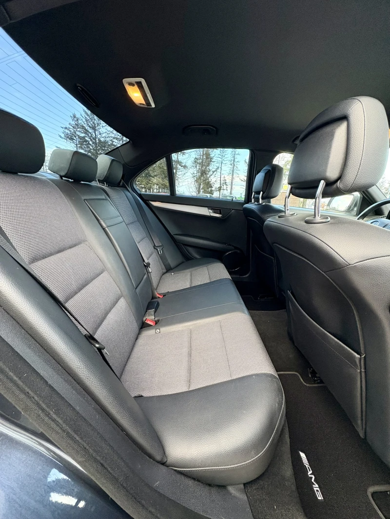 Mercedes-Benz C 320 AMG, снимка 10 - Автомобили и джипове - 52332503