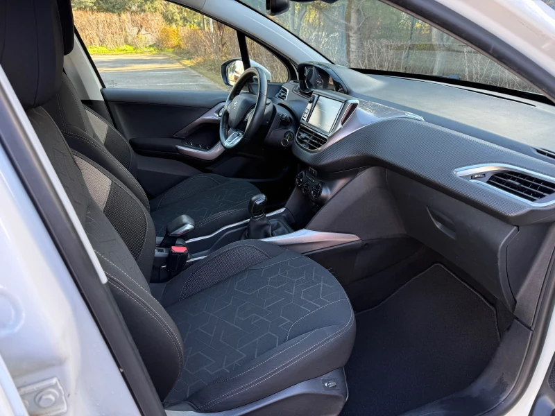 Peugeot 2008 Бензин/Панорама, снимка 11 - Автомобили и джипове - 52966122