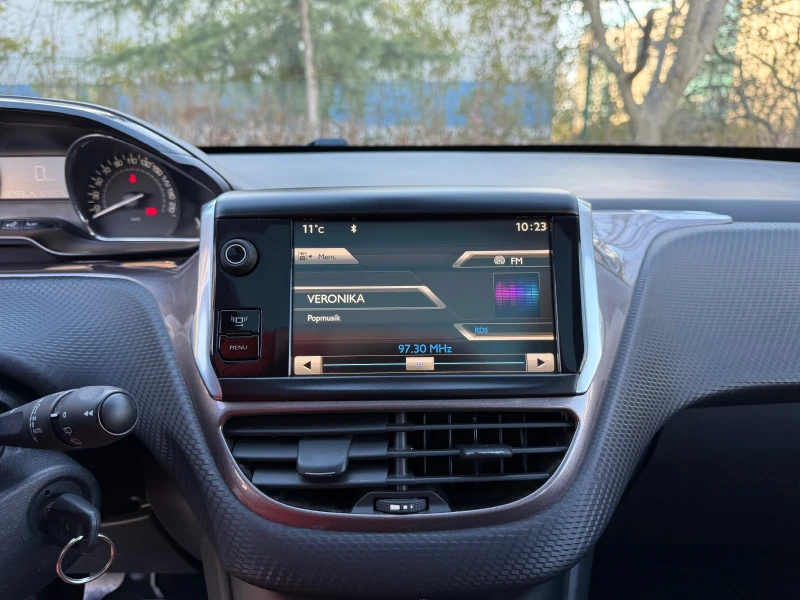 Peugeot 2008 Бензин/Панорама, снимка 8 - Автомобили и джипове - 52966122