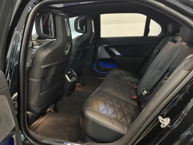 BMW 740 d/286HP/M SPORT/B&W/PANO/360/150h, снимка 12 - Автомобили и джипове - 53658709