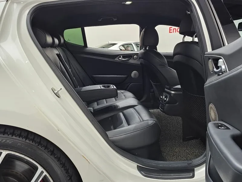 Kia Stinger 3.3 Turbo 2Wd Gt, снимка 11 - Автомобили и джипове - 55787432