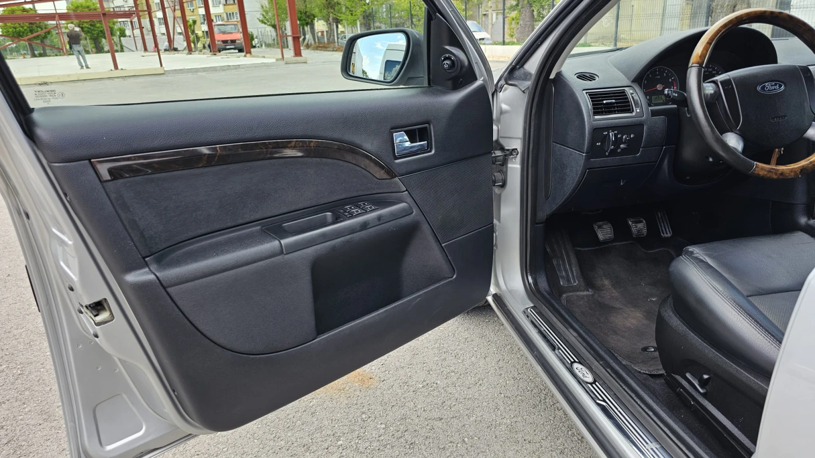 Ford Mondeo 2.5i V6 6SP IT-30 000км-ТОП СЪСТОЯНИЕ-ЛИЗИНГ - изображение 7