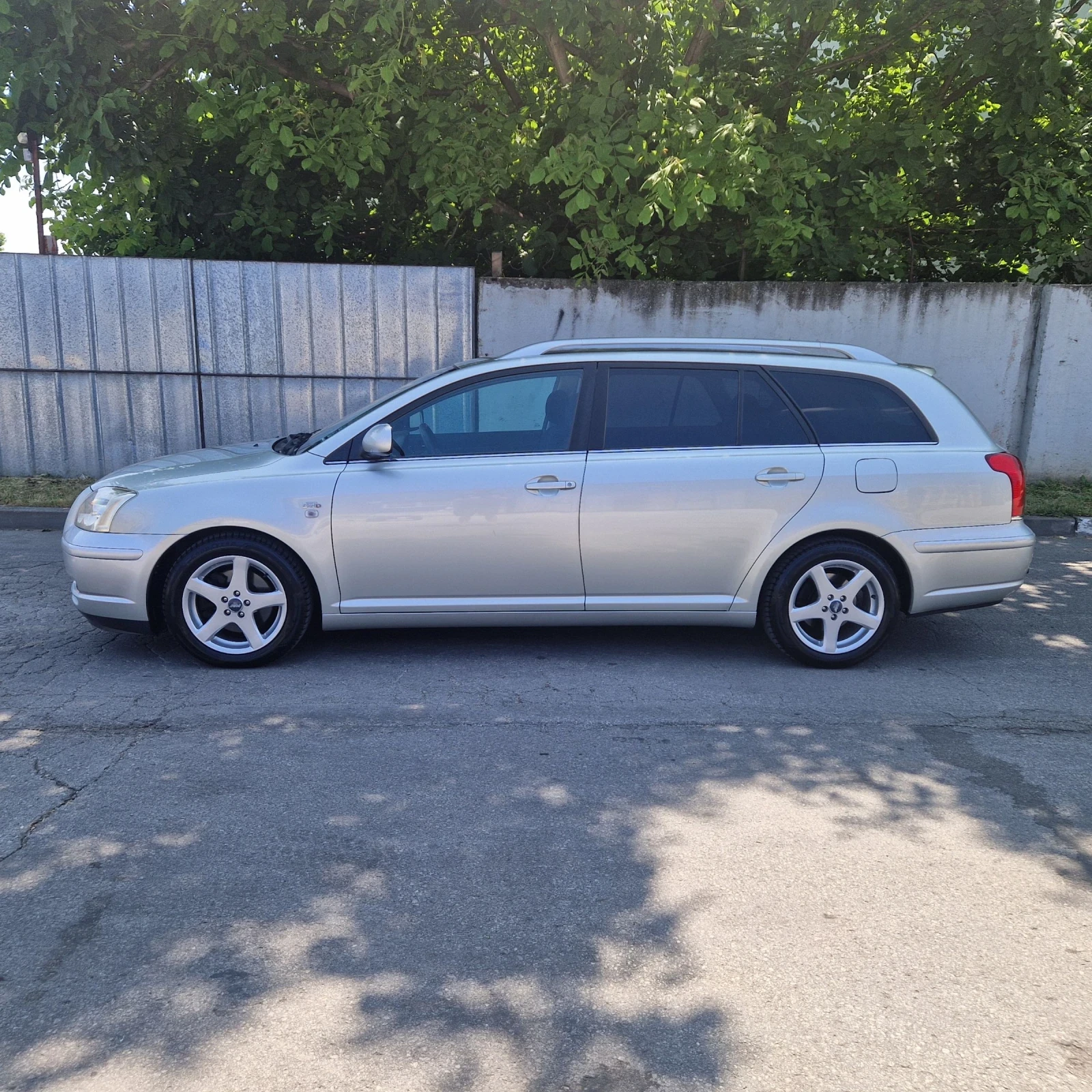 Toyota Avensis 2.0 D4D 116к.с. ПОДГРЕВ/ПАРКТРОНИК/ТЕМПОМАТ  - изображение 4
