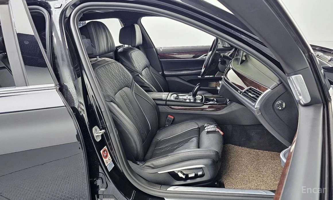 BMW 750, снимка 12 - Автомобили и джипове - 54254474