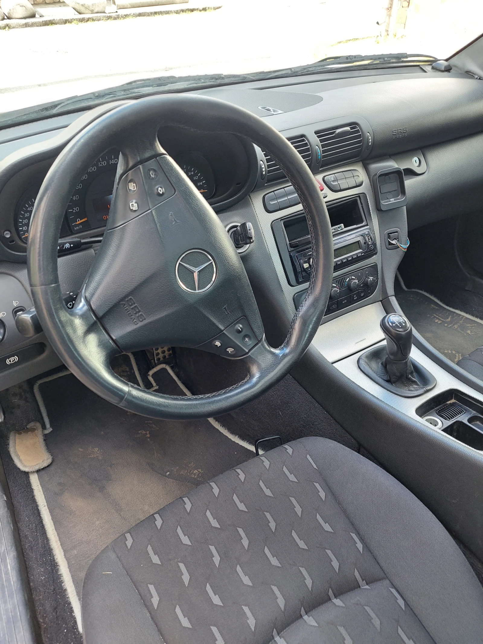 Mercedes-Benz C 200, снимка 5 - Автомобили и джипове - 54399070