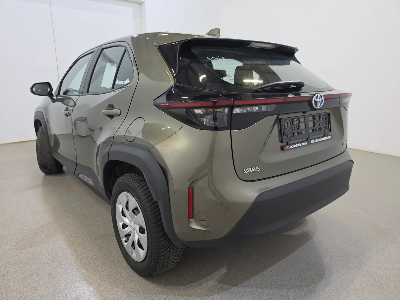 Toyota Yaris Cross 1.5 VVT-I Hybrid Dynamic Aut. Display Klima Camera, снимка 3 - Автомобили и джипове - 55134881