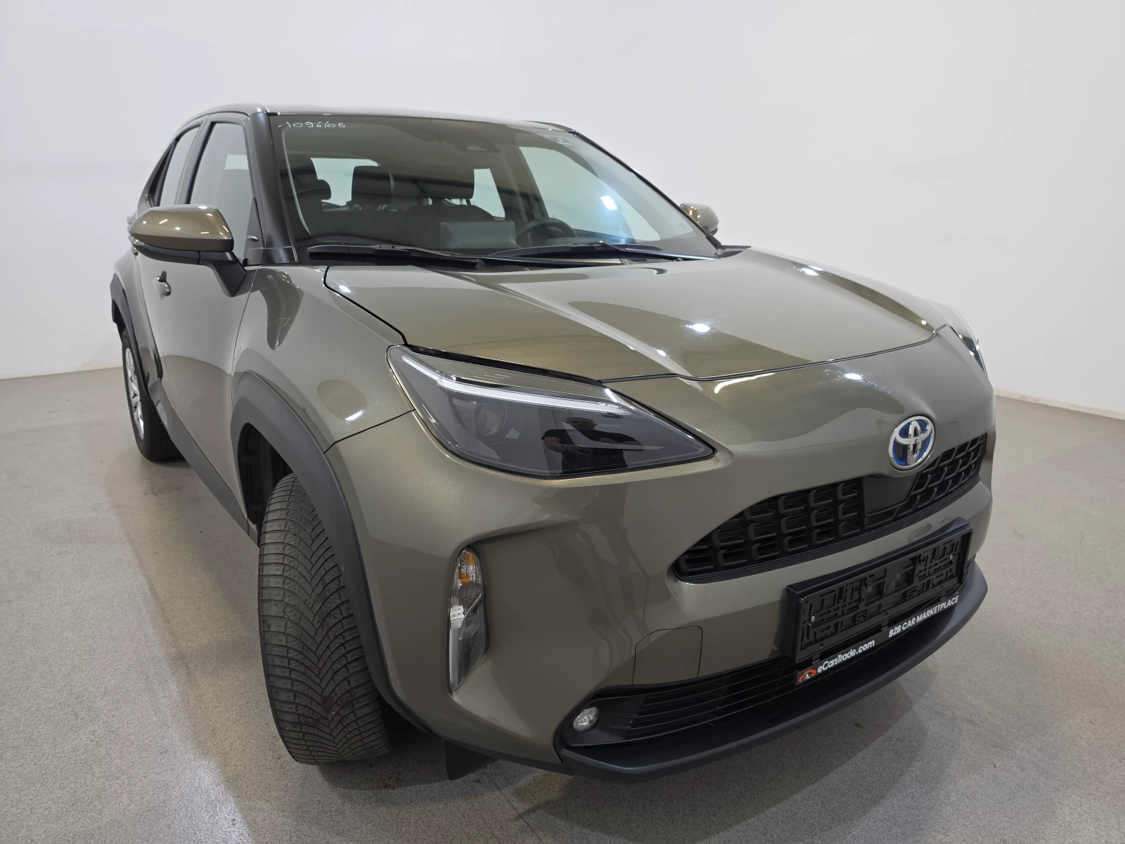 Toyota Yaris Cross 1.5 VVT-I Hybrid Dynamic Aut. Display Klima Camera, снимка 2 - Автомобили и джипове - 55134881