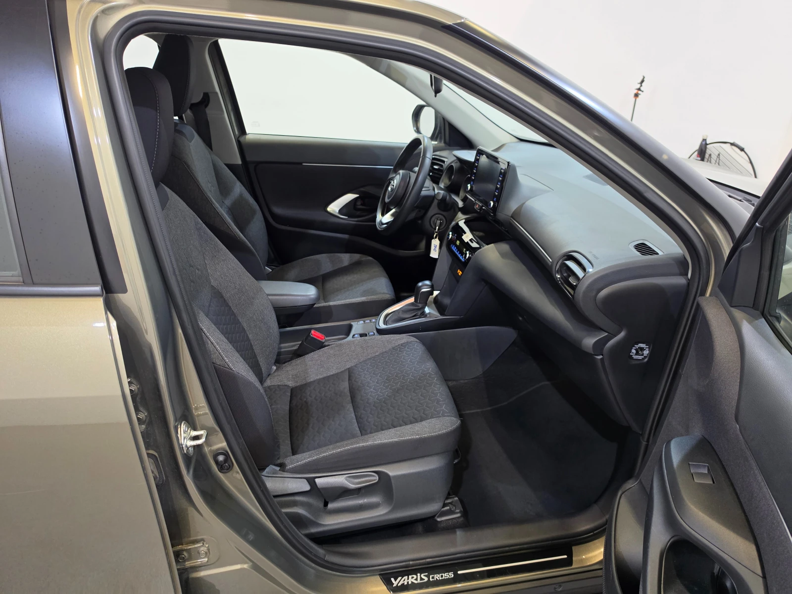Toyota Yaris Cross 1.5 VVT-I Hybrid Dynamic Aut. Display Klima Camera, снимка 10 - Автомобили и джипове - 55134881